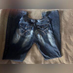 Wallflower blue jeans w/ two tone fading. Back embellished pockets. Juniors 0